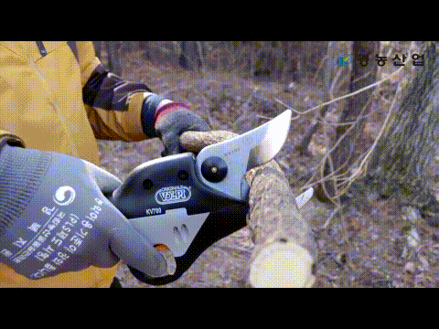 Italian Volpi Electric Pruning Shears KV700